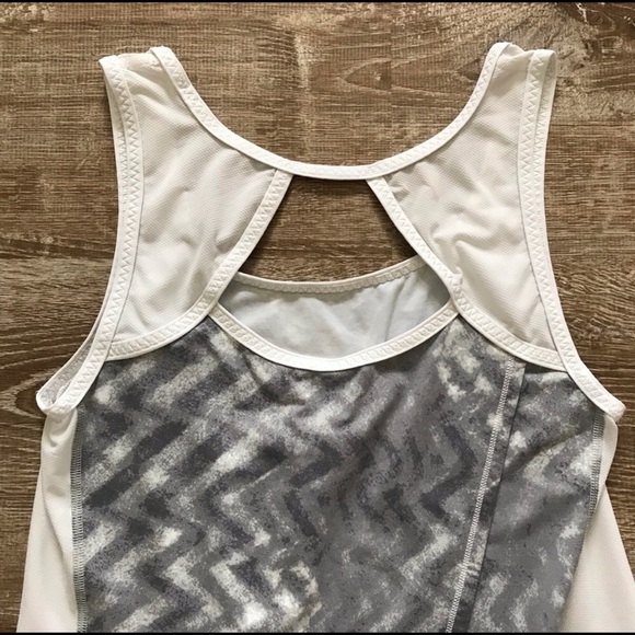 Lululemon tank - Picture 4 of 7